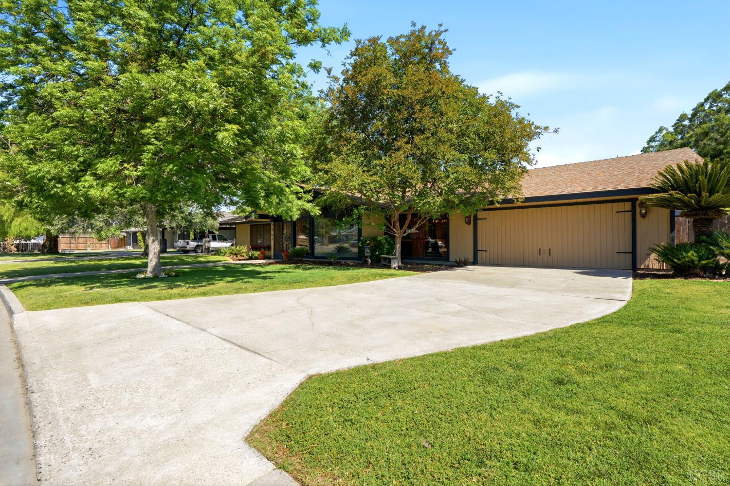 1967 Mulberry Dr, Hanford, CA 93230