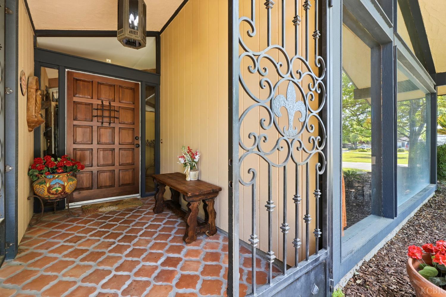 1967 Mulberry Dr, Hanford, CA 93230