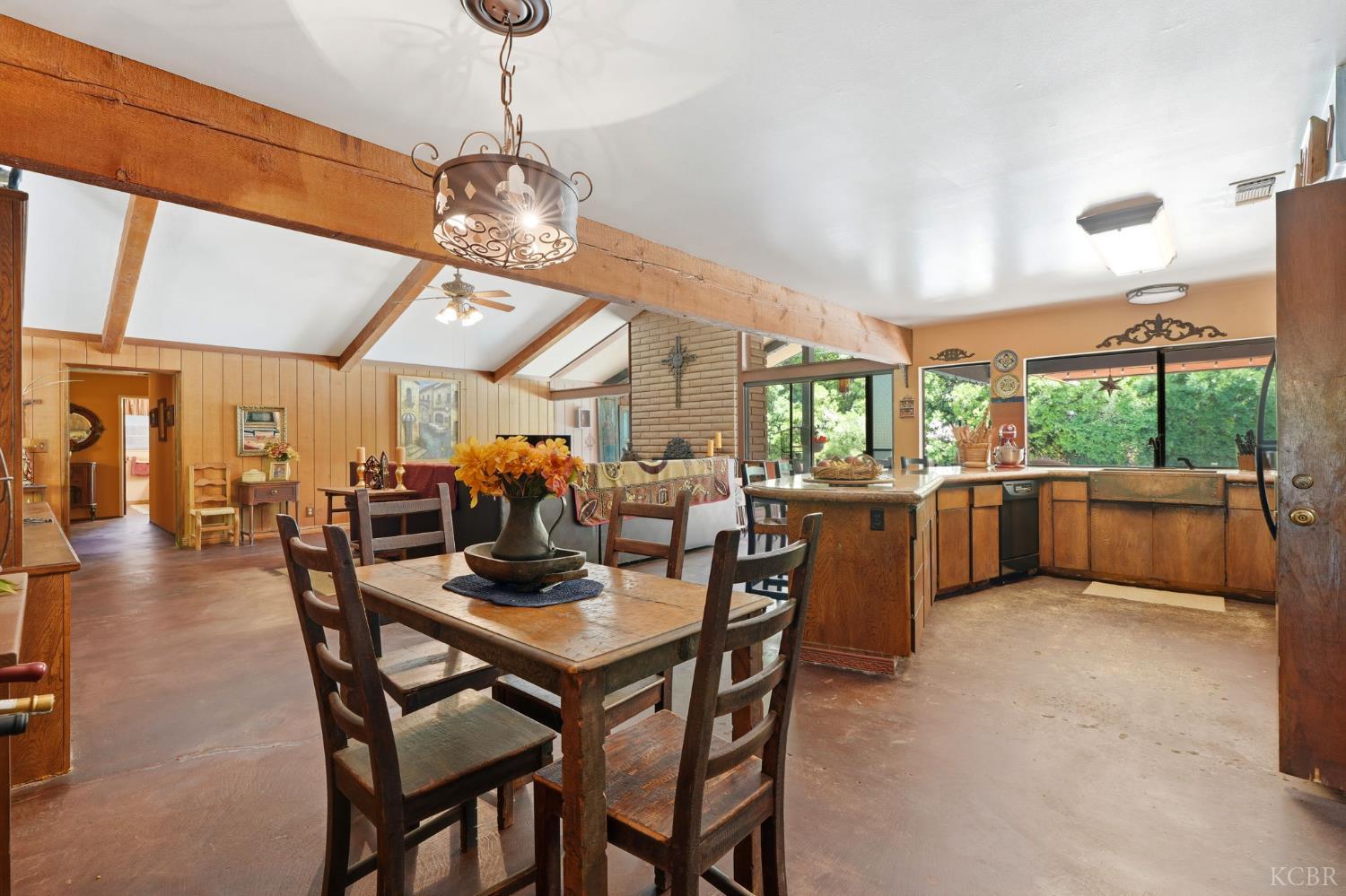 1967 Mulberry Dr, Hanford, CA 93230