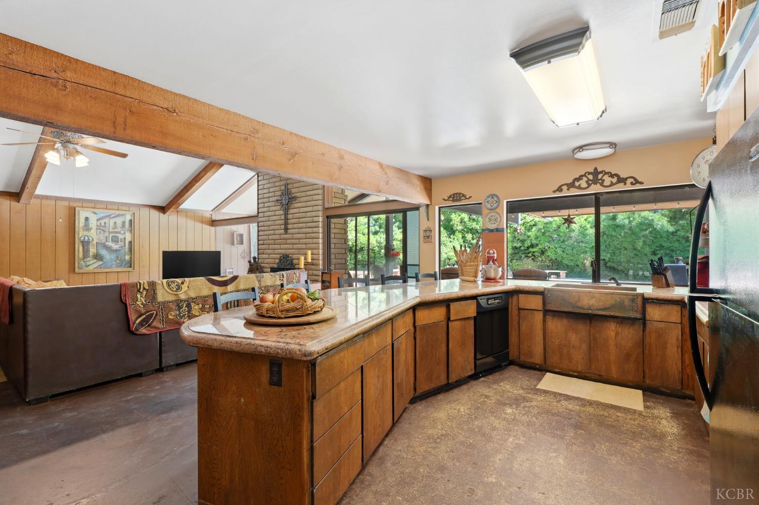 1967 Mulberry Dr, Hanford, CA 93230