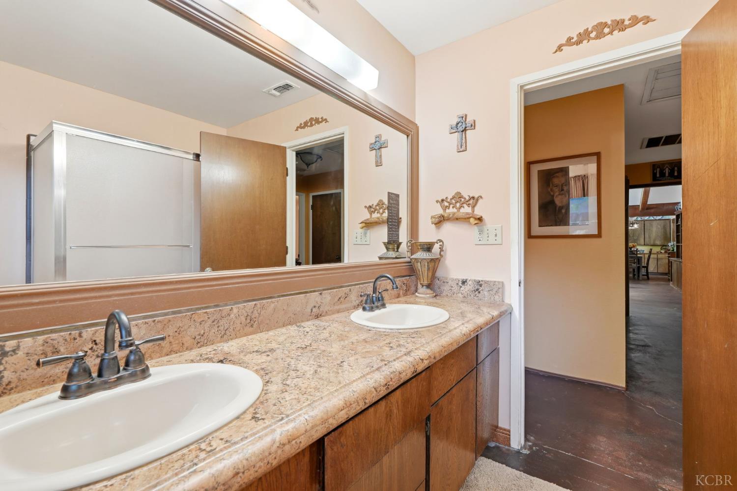 1967 Mulberry Dr, Hanford, CA 93230