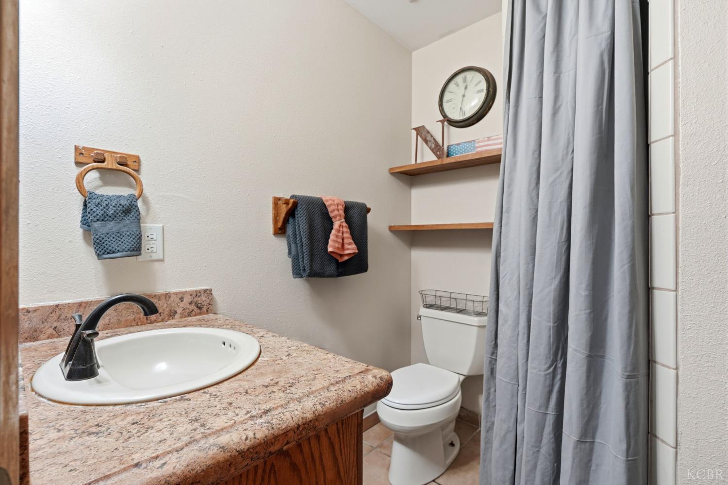 1967 Mulberry Dr, Hanford, CA 93230