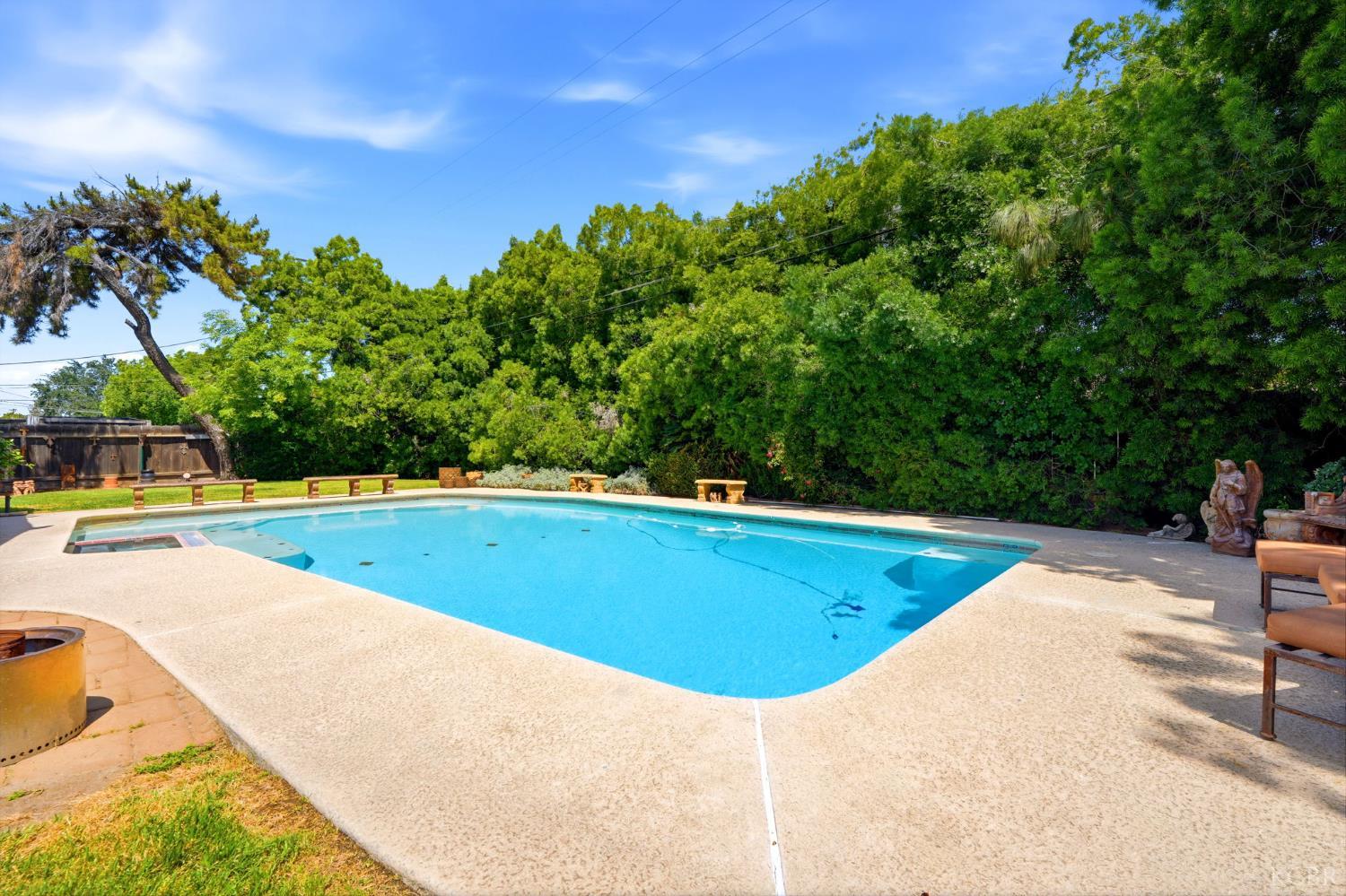 1967 Mulberry Dr, Hanford, CA 93230