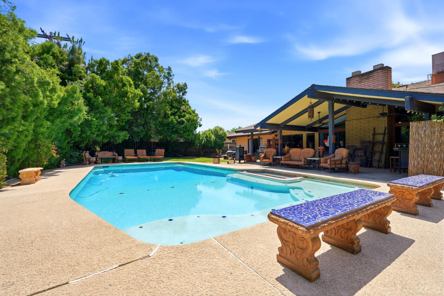 1967 Mulberry Dr, Hanford, CA 93230