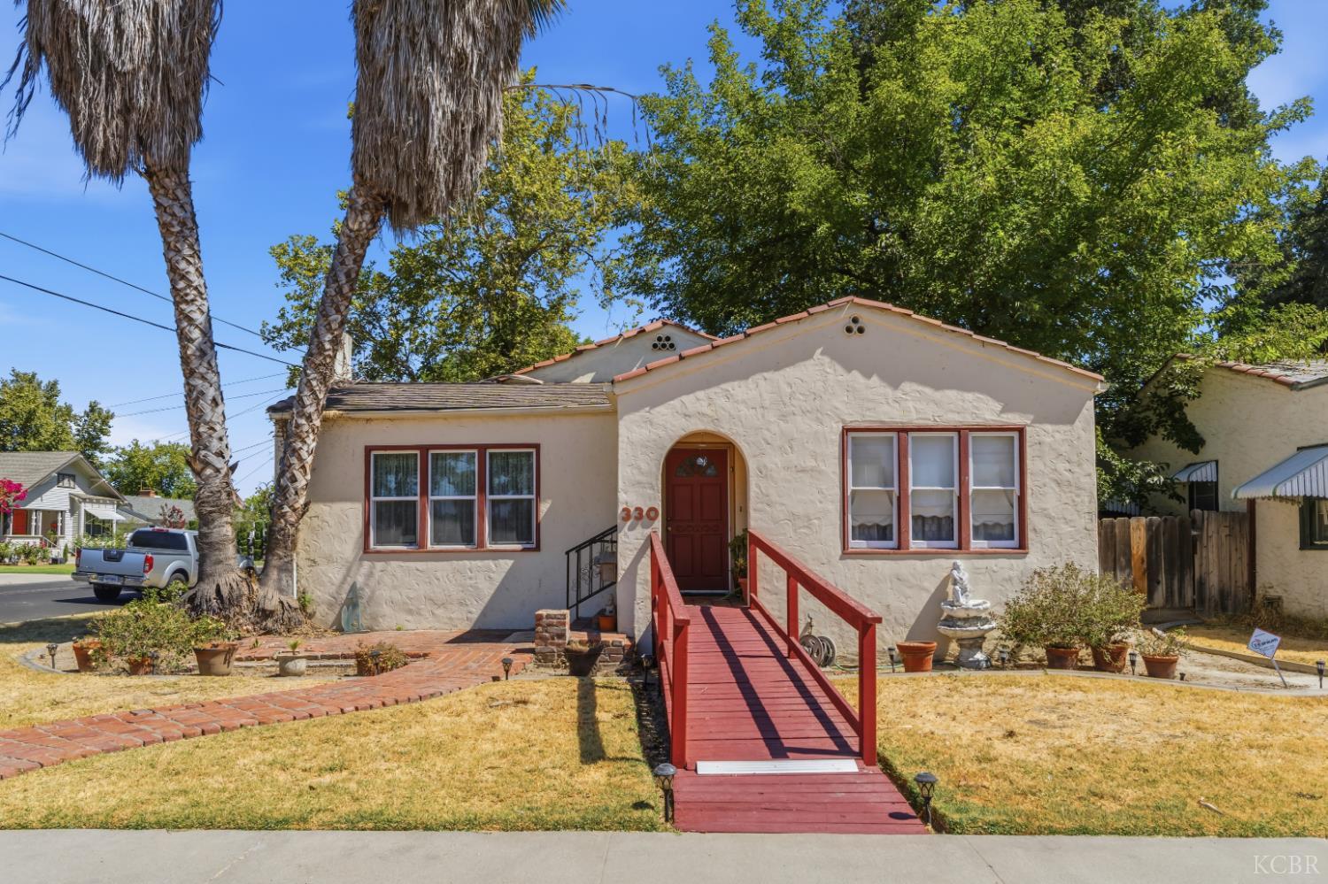 330 W Malone St, Hanford, CA 93230