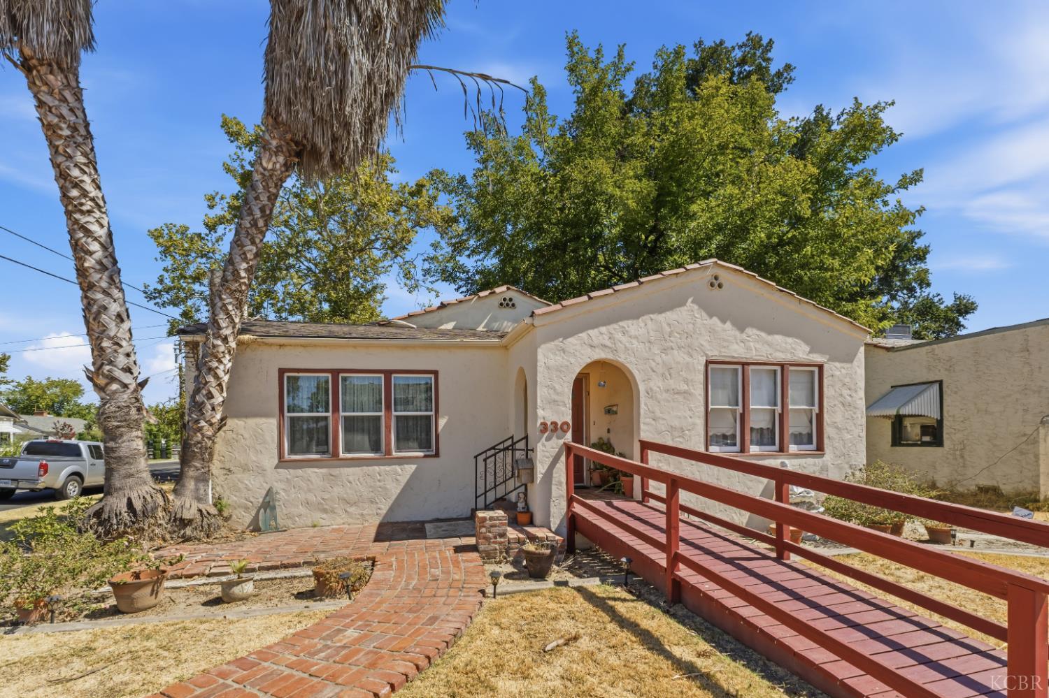 330 W Malone St, Hanford, CA 93230