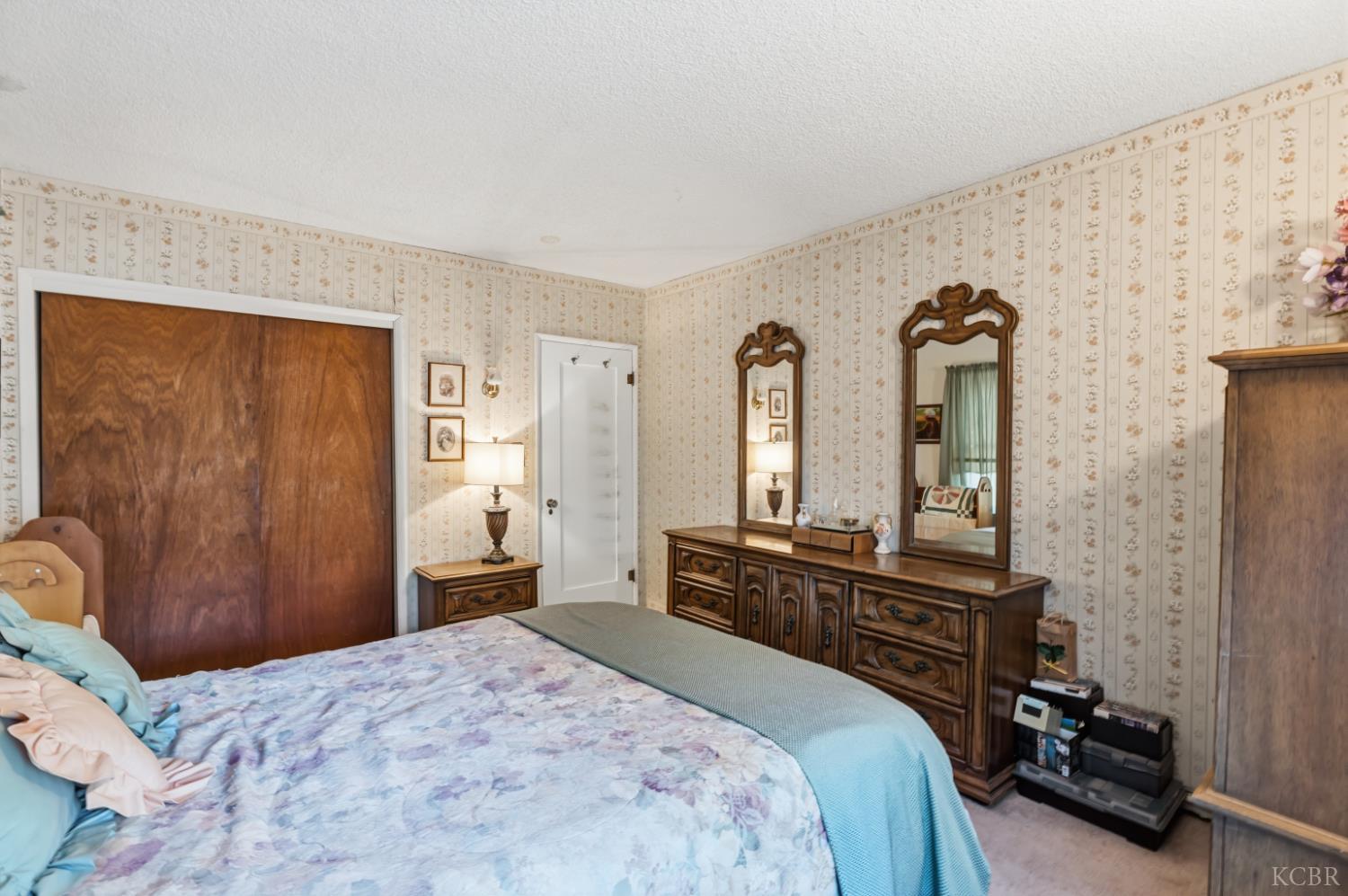 330 W Malone St, Hanford, CA 93230