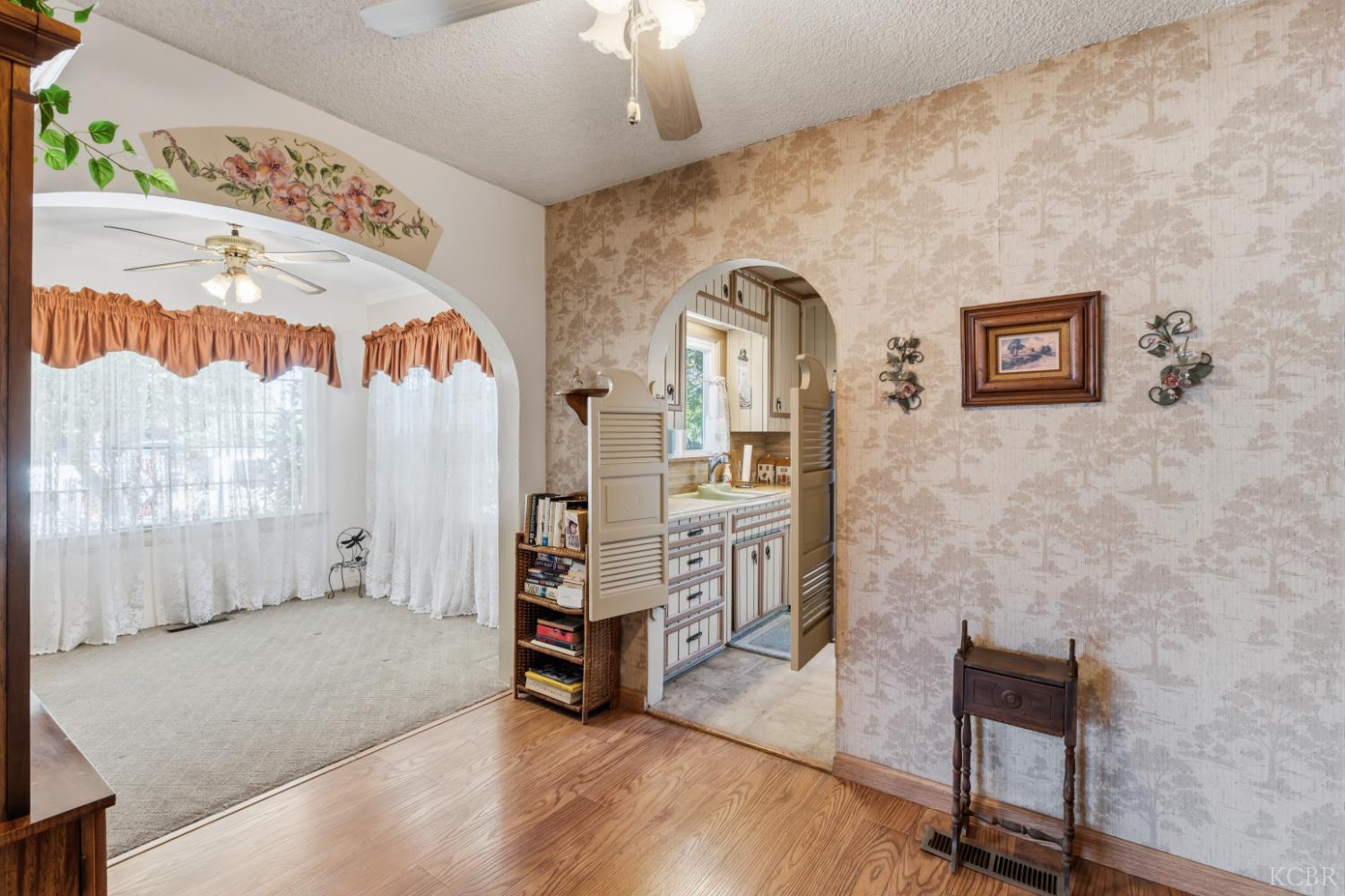 330 W Malone St, Hanford, CA 93230