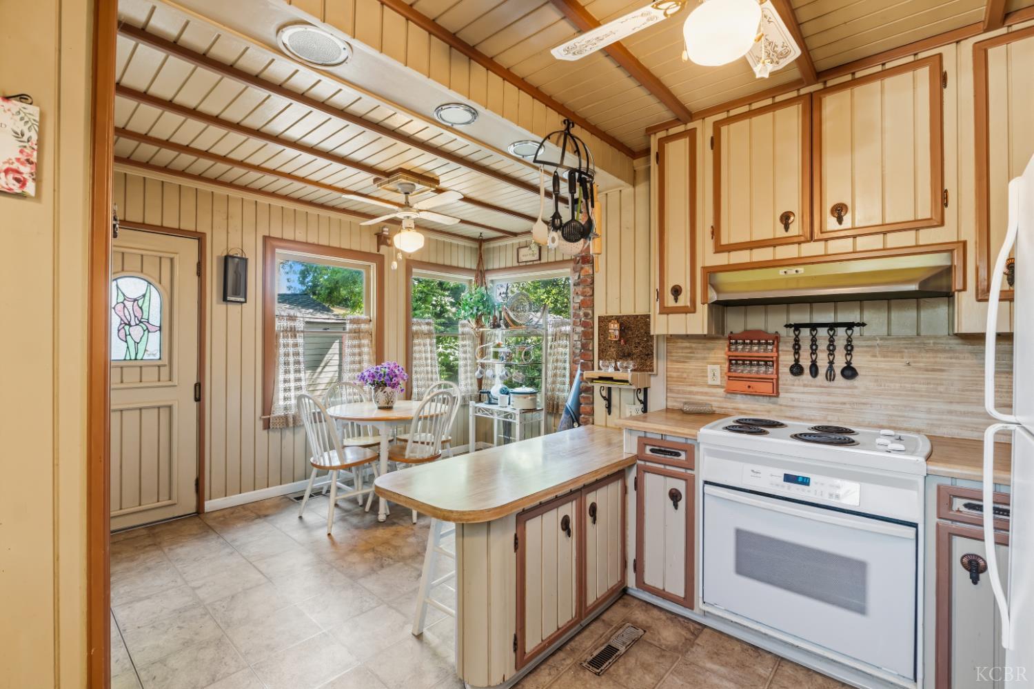330 W Malone St, Hanford, CA 93230
