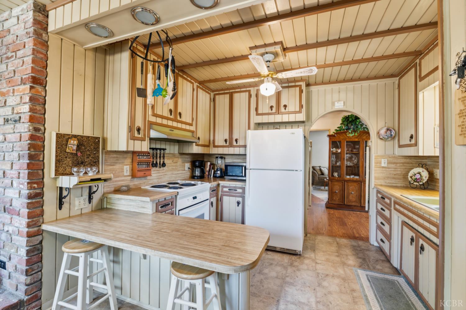 330 W Malone St, Hanford, CA 93230