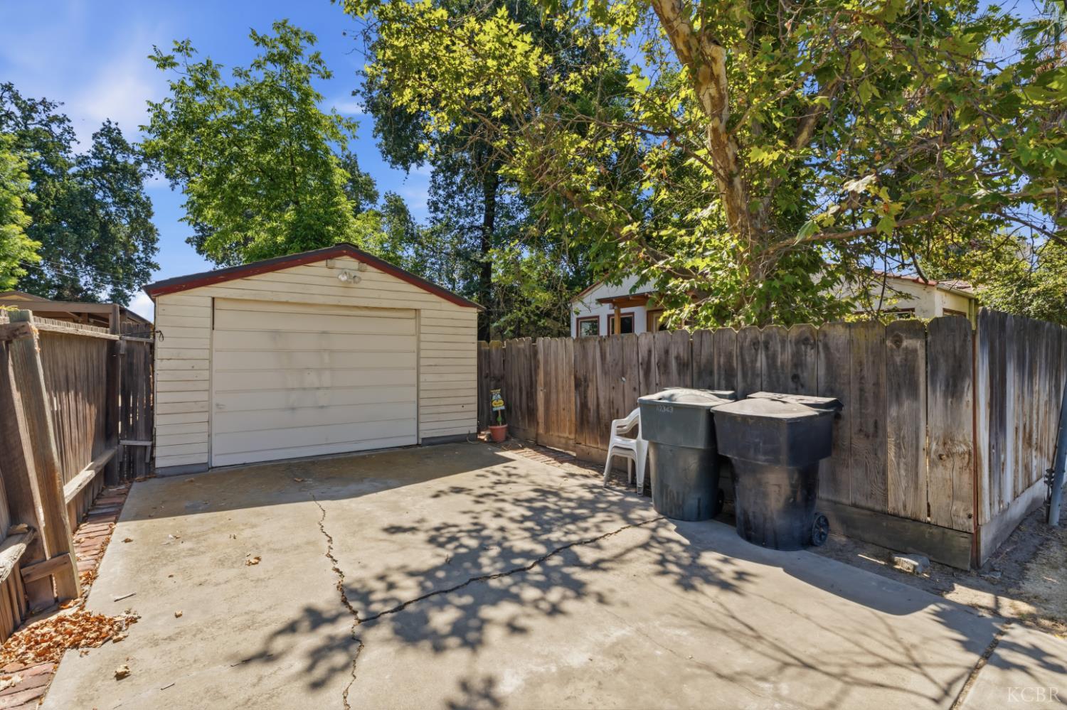 330 W Malone St, Hanford, CA 93230