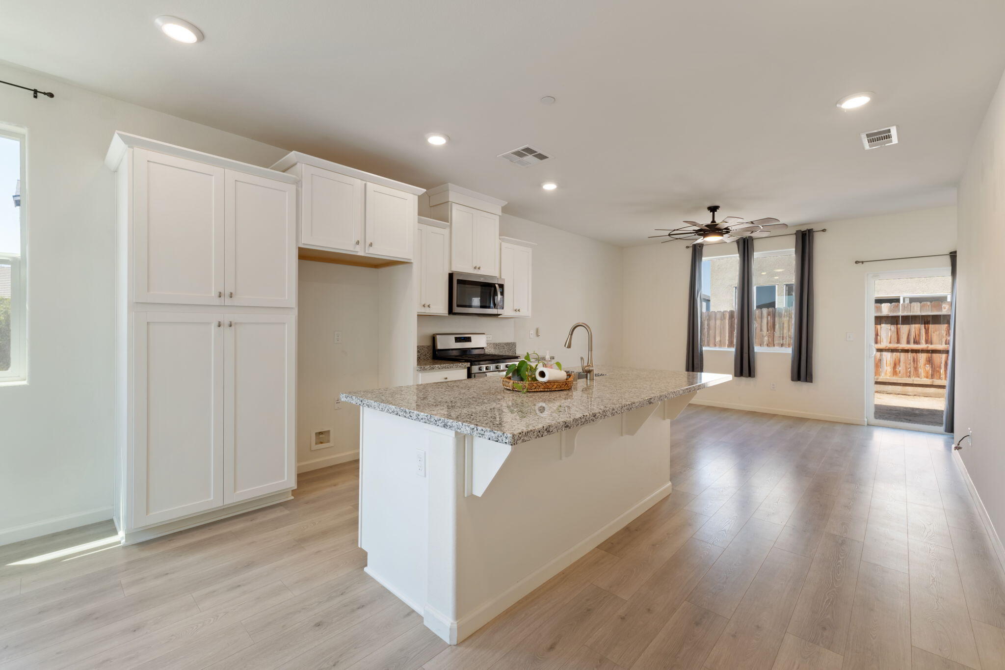 2233 S Aubree St, Visalia, CA 93292