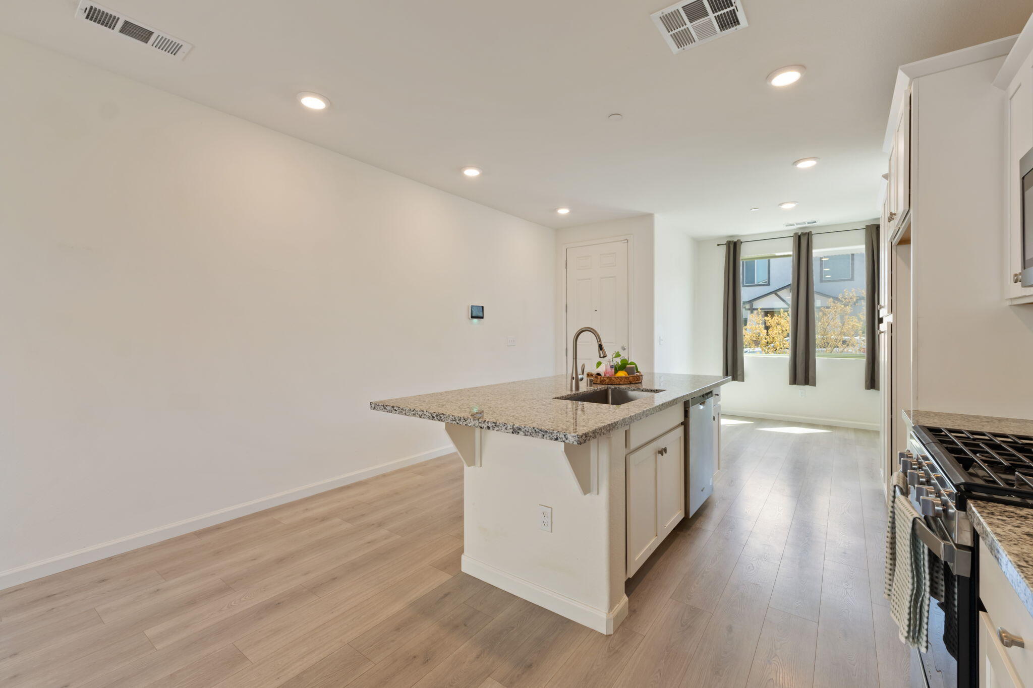 2233 S Aubree St, Visalia, CA 93292