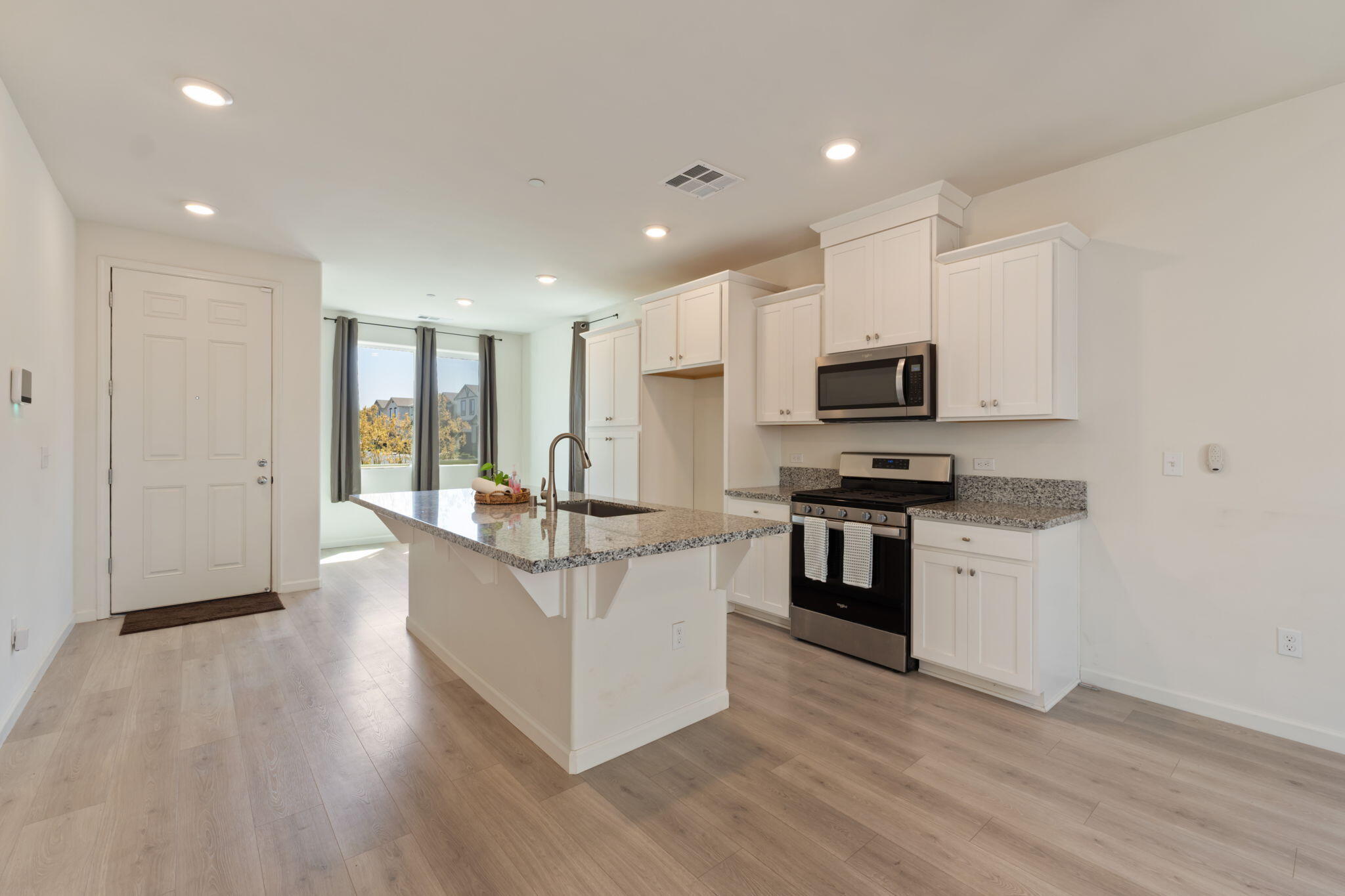 2233 S Aubree St, Visalia, CA 93292