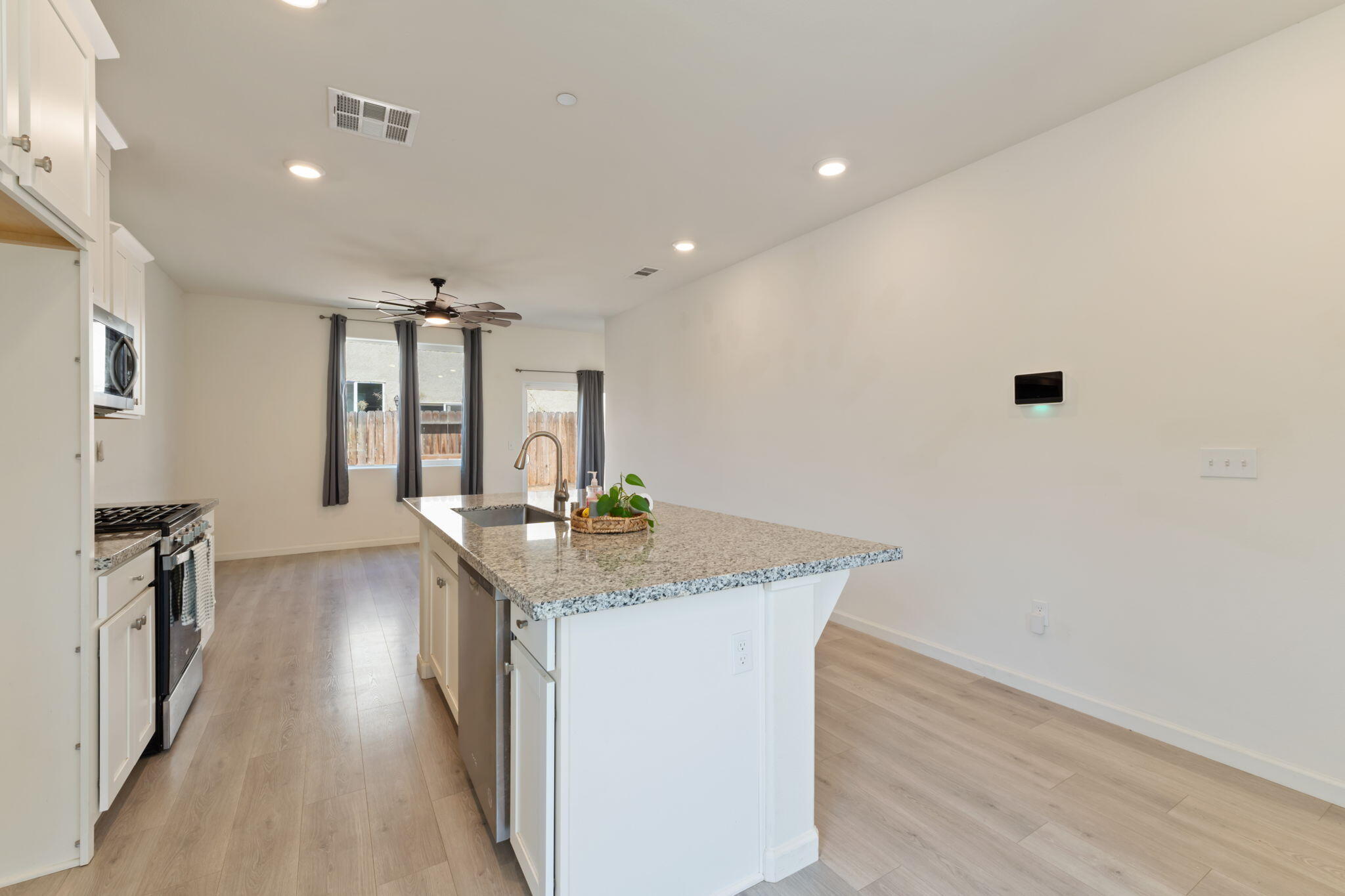 2233 S Aubree St, Visalia, CA 93292