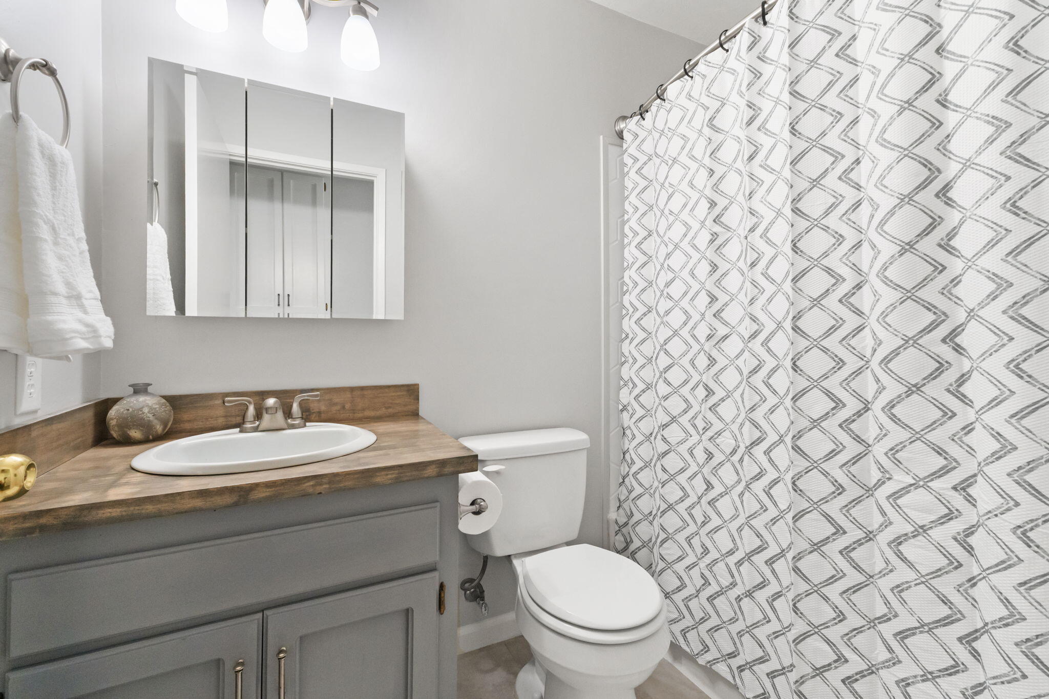 4142 W Cambridge Ave, Visalia, CA 93277